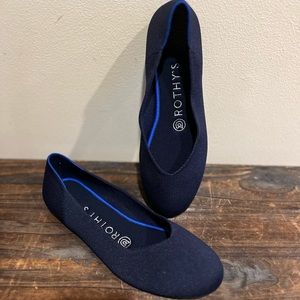 Rothy’s “The Flat” Size 7 navy blue rounded toe flats, great condition!